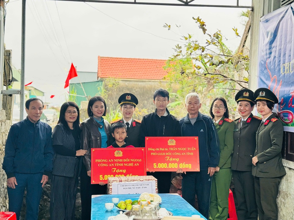 Lễ nhận đỡ đầu cháu Lộc