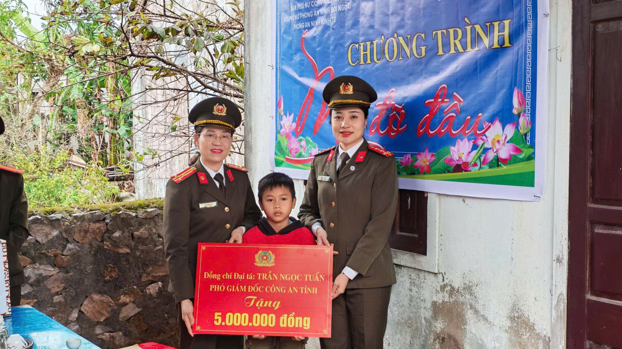 Lễ nhận đỡ đầu cháu Lộc