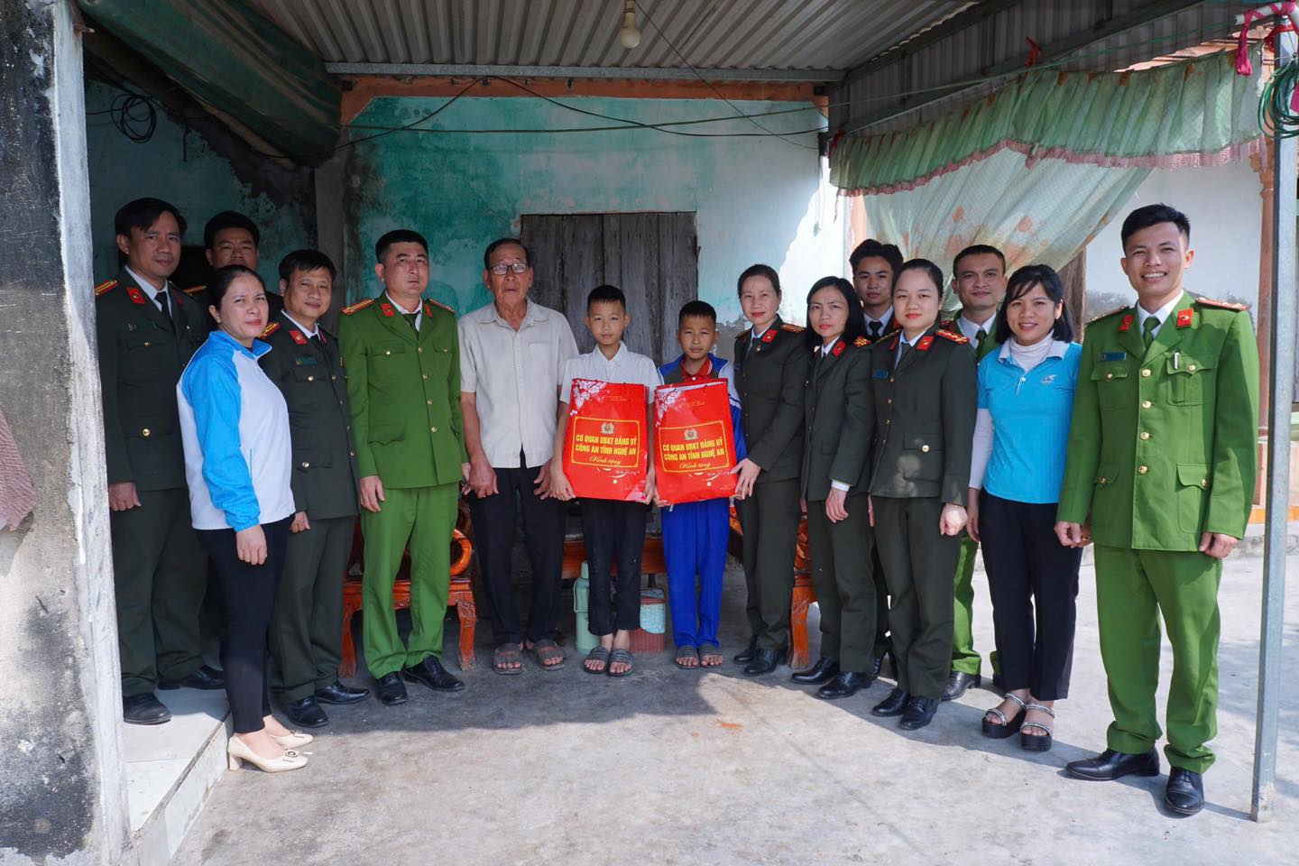 Đoàn thăm hỏi tại xã Quỳnh Lưu