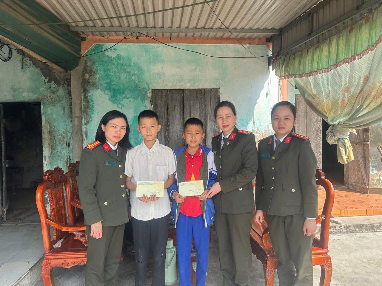 Đoàn thăm hỏi tại xã Quỳnh Lưu