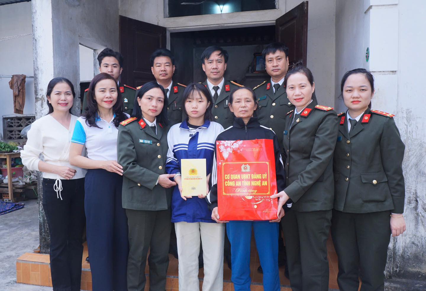 Đoàn thăm hỏi tại xã Quỳnh Lưu